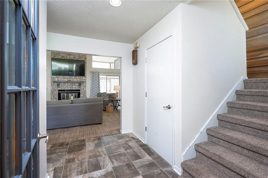 10911 W 120th Terrace — photo 5