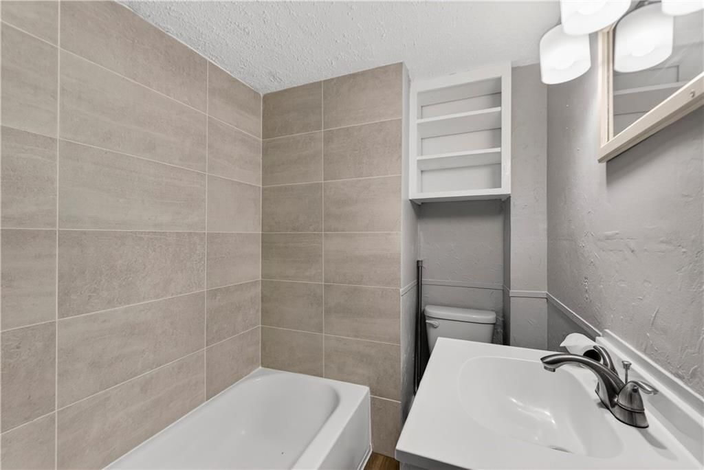 429 NE 42nd Street — photo 21