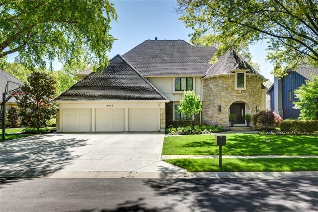 8943 Cedar Drive, Prairie Village, KS