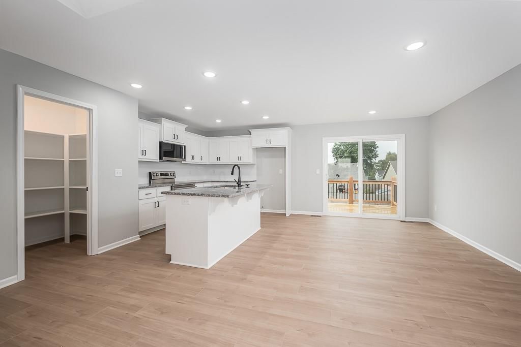 905 2nd Street — photo 3