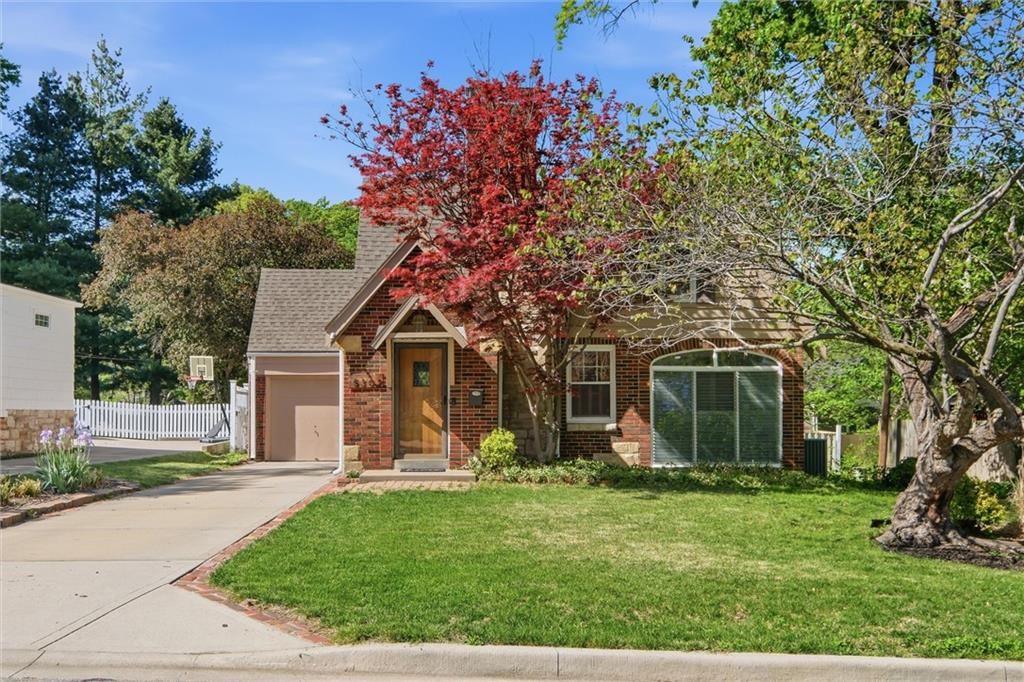 5302 W 57th Street, Roeland Park, KS