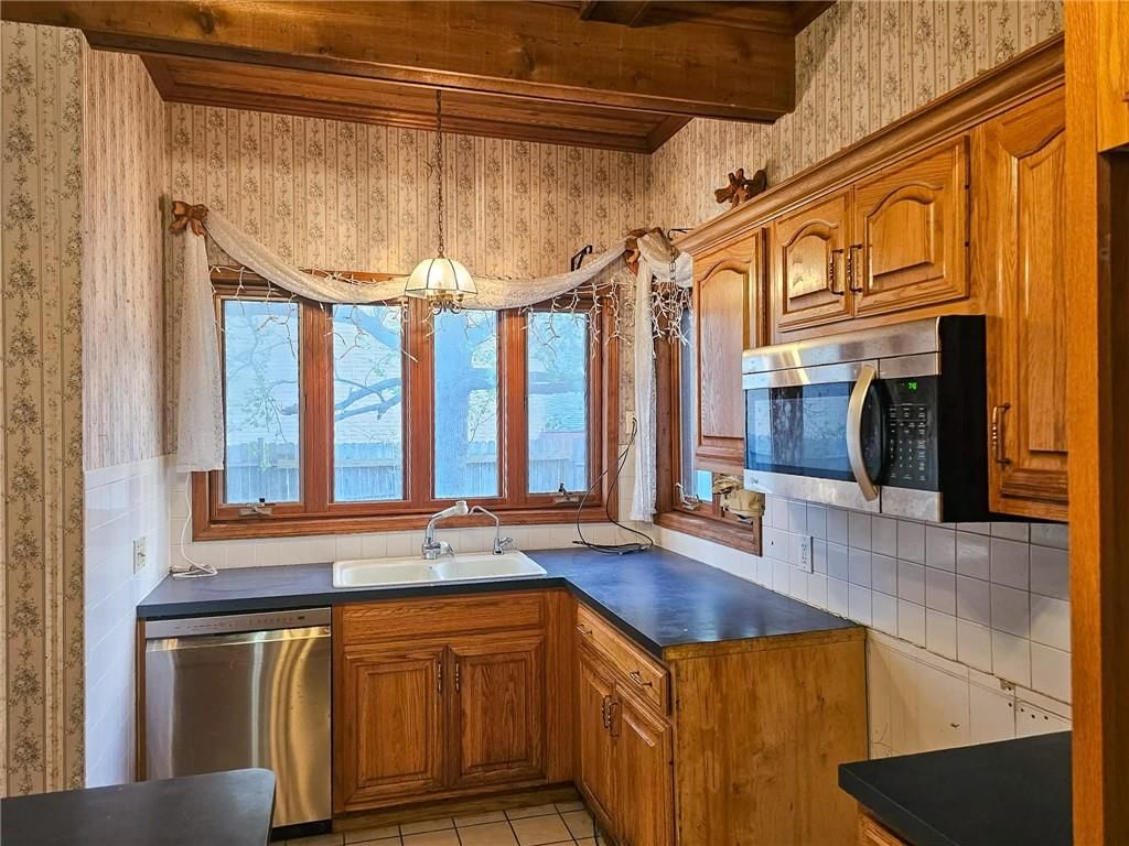 203 S Sycamore Street — photo 10
