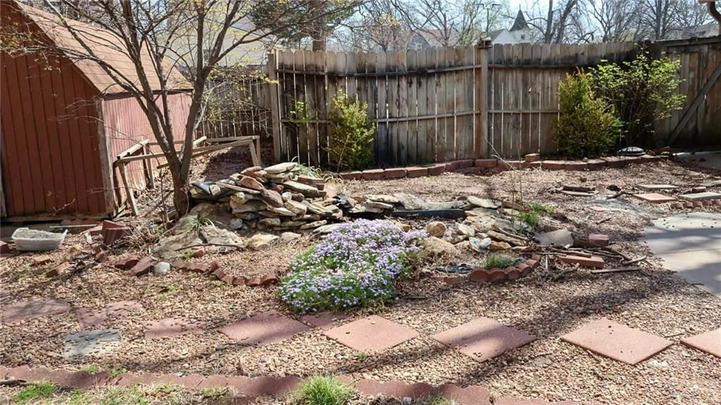 203 S Sycamore Street — photo 13