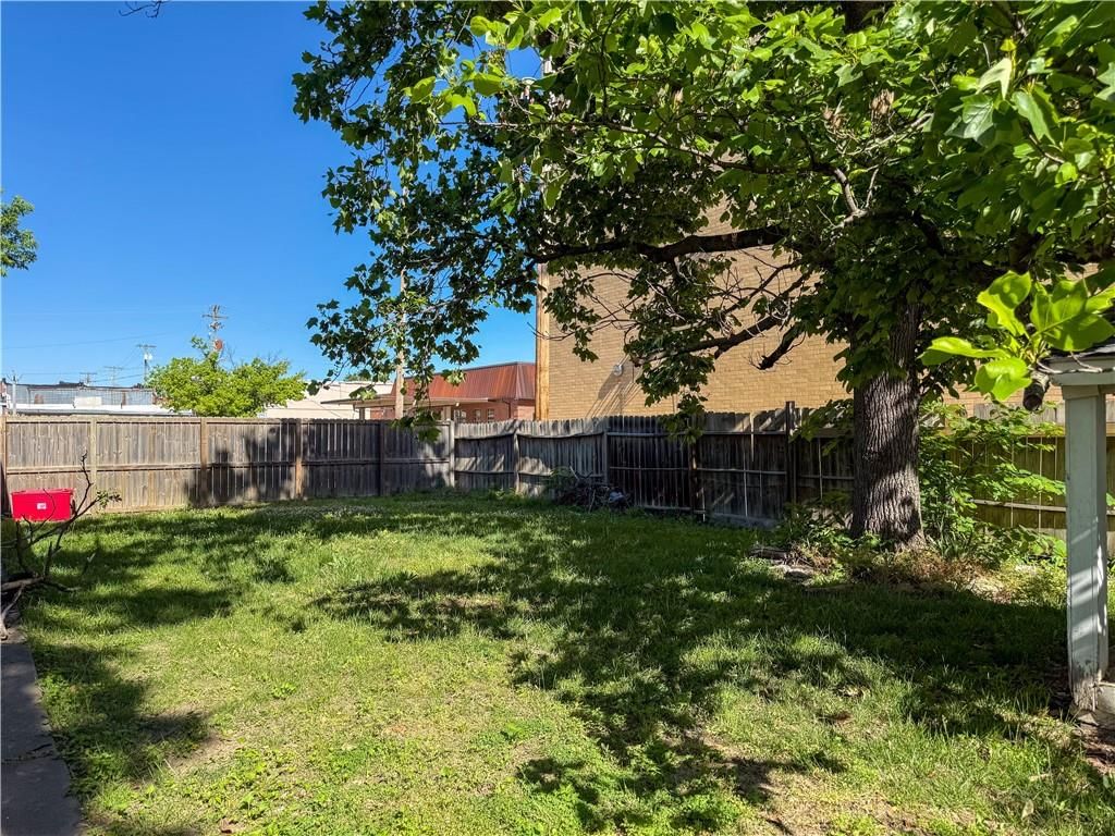 203 S Sycamore Street — photo 15