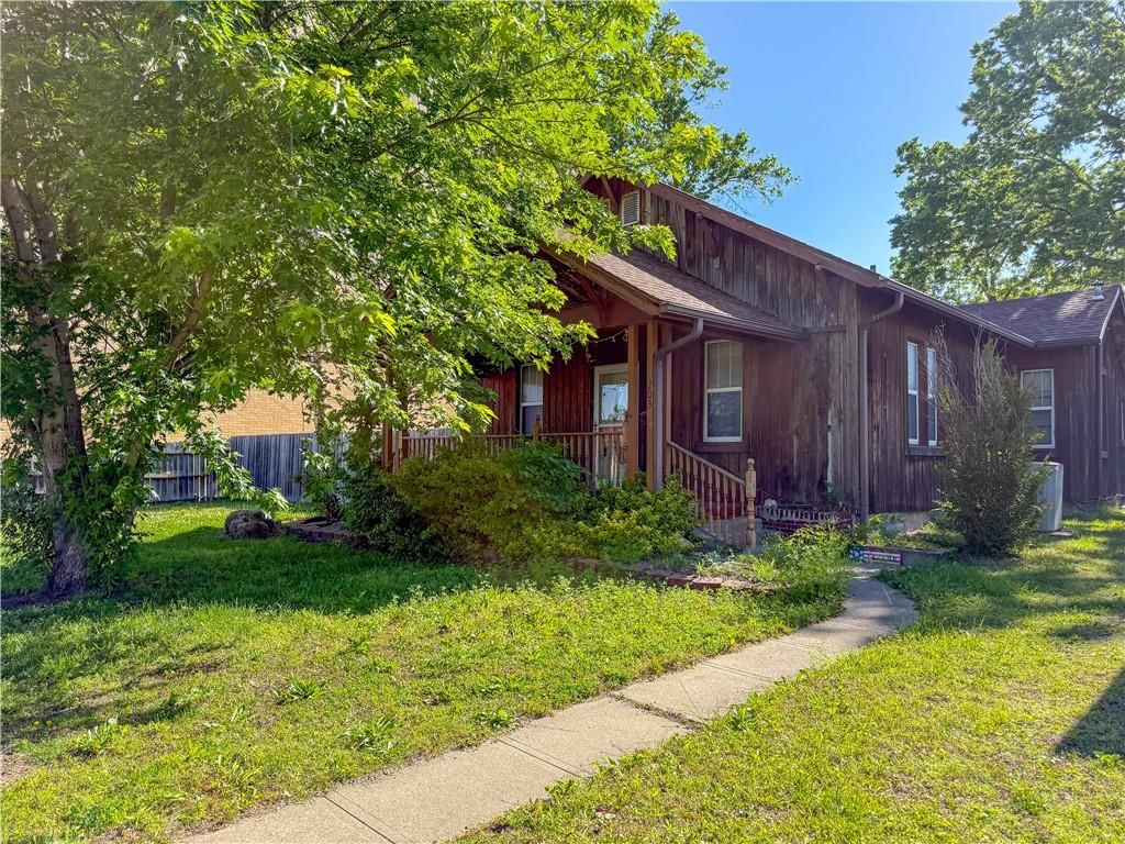 203 S Sycamore Street — photo 19