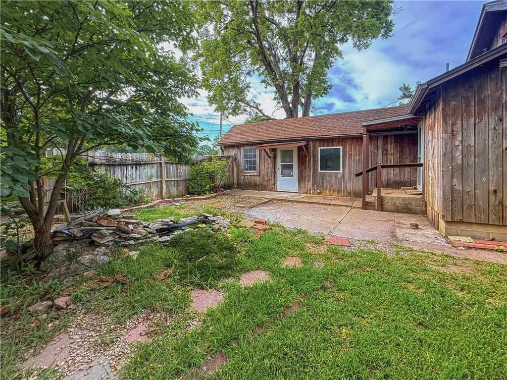 203 S Sycamore Street — photo 31