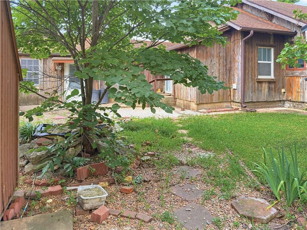 203 S Sycamore Street — photo 34