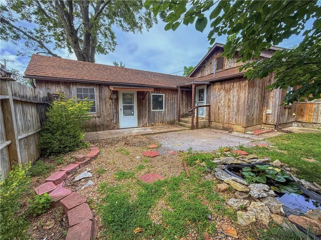 203 S Sycamore Street — photo 39
