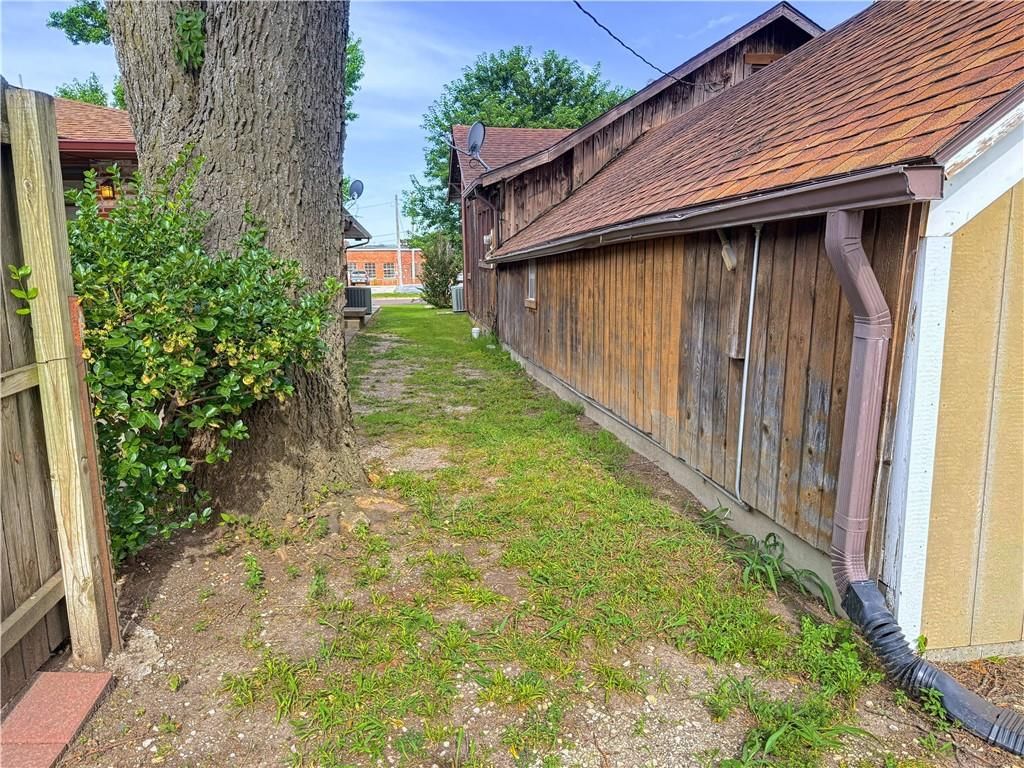 203 S Sycamore Street — photo 43