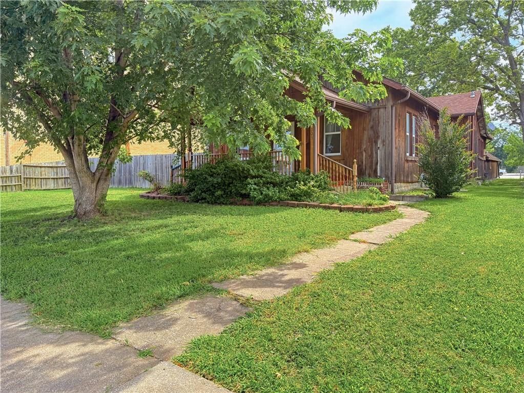 203 S Sycamore Street — photo 44