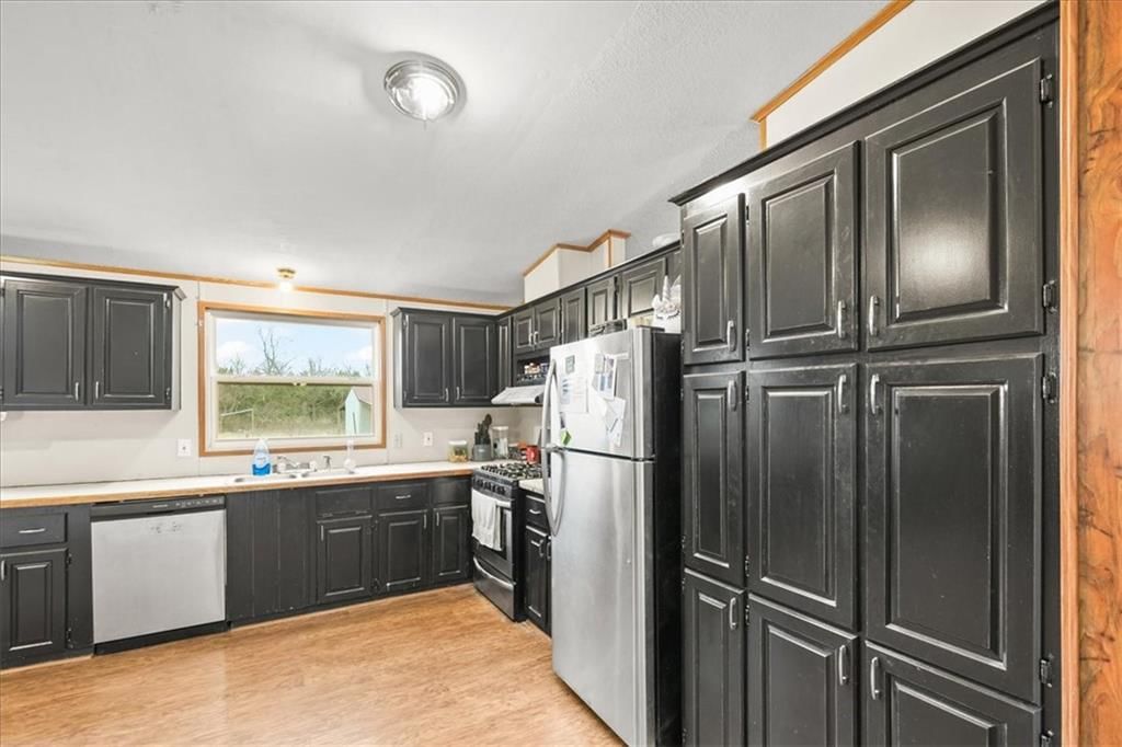 12391 SW Spring Street — photo 10