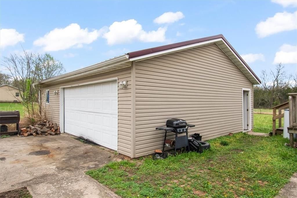 12391 SW Spring Street — photo 24