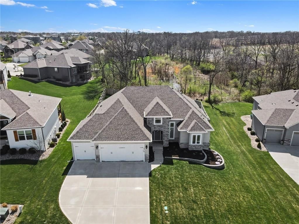 5513 NW 111th Court, Kansas City, MO