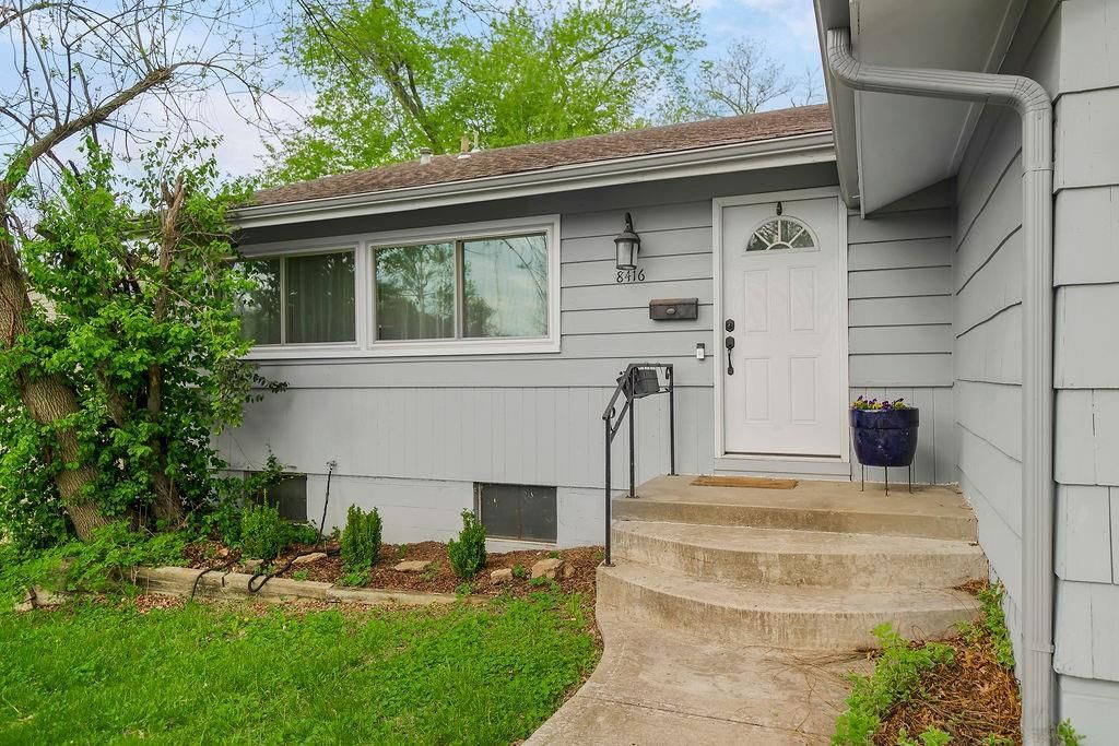 8416 Kenwood Avenue — photo 2