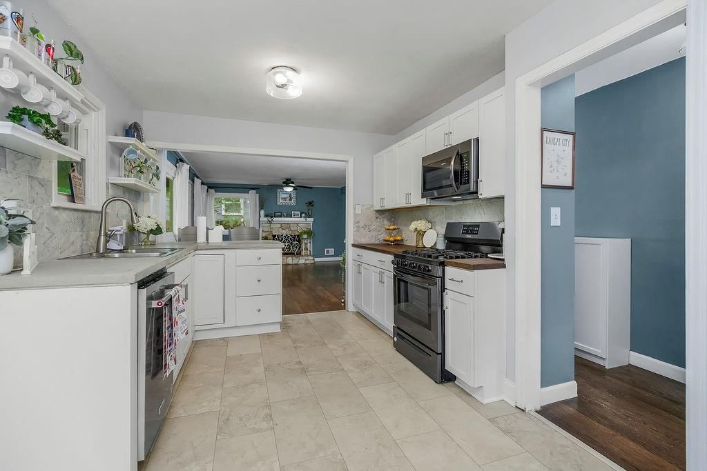 8416 Kenwood Avenue — photo 11