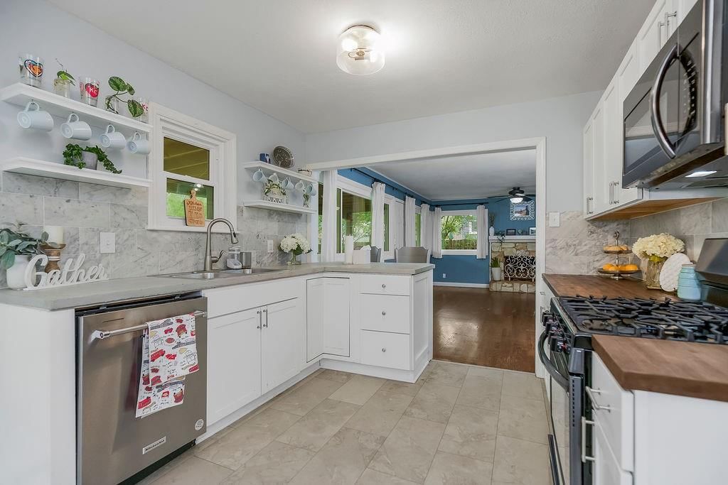 8416 Kenwood Avenue — photo 12