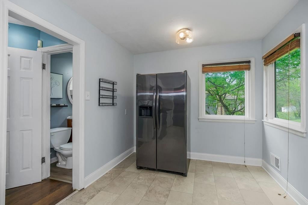 8416 Kenwood Avenue — photo 15