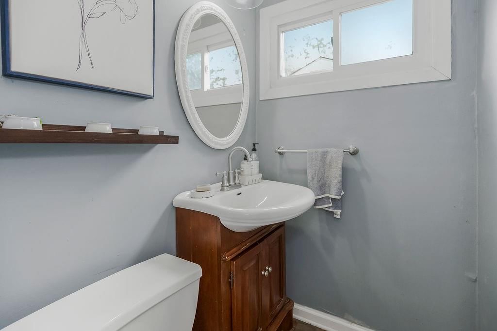 8416 Kenwood Avenue — photo 16