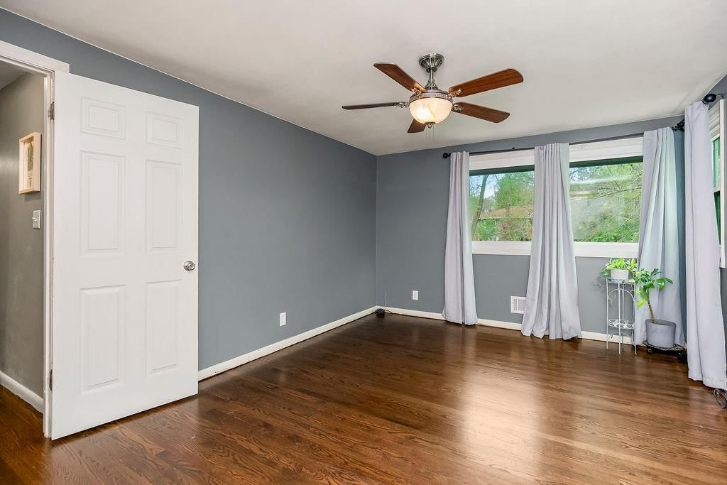 8416 Kenwood Avenue — photo 18