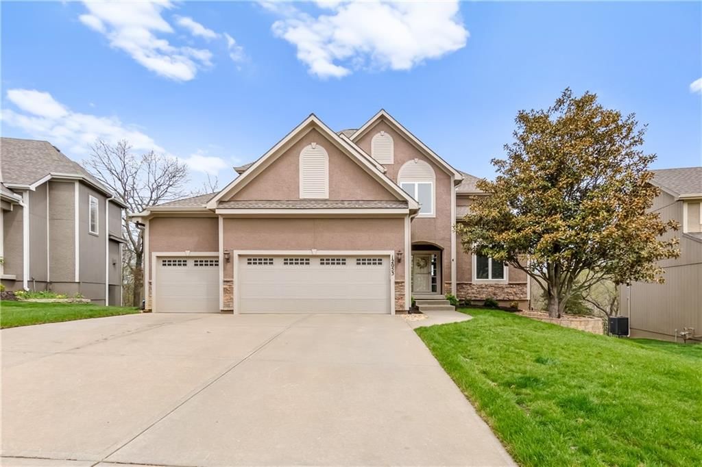 12053 S Sunray Drive, Olathe, KS