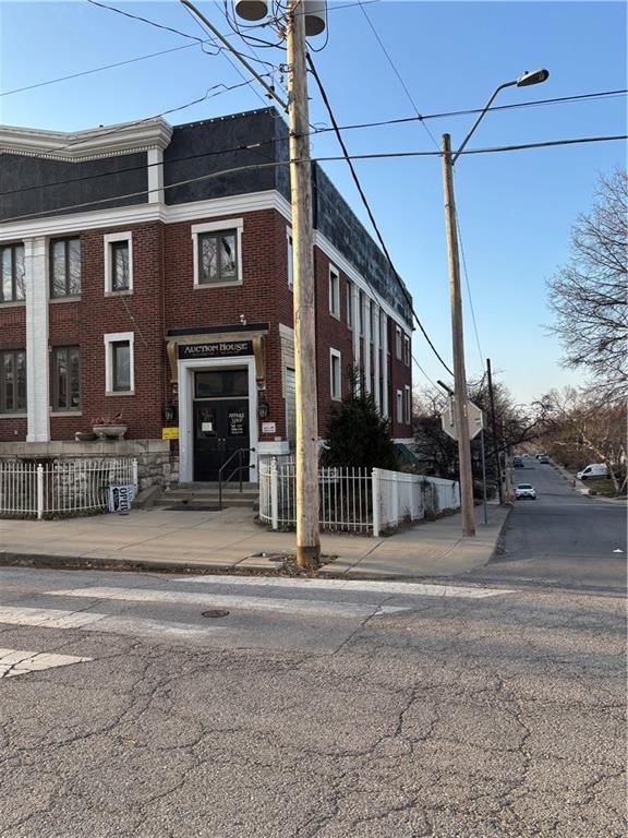 1615 W 45th Street — photo 1
