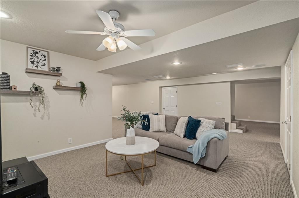 11721 Hemlock Street — photo 37