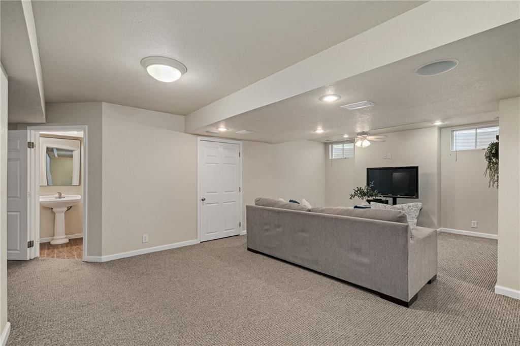 11721 Hemlock Street — photo 38