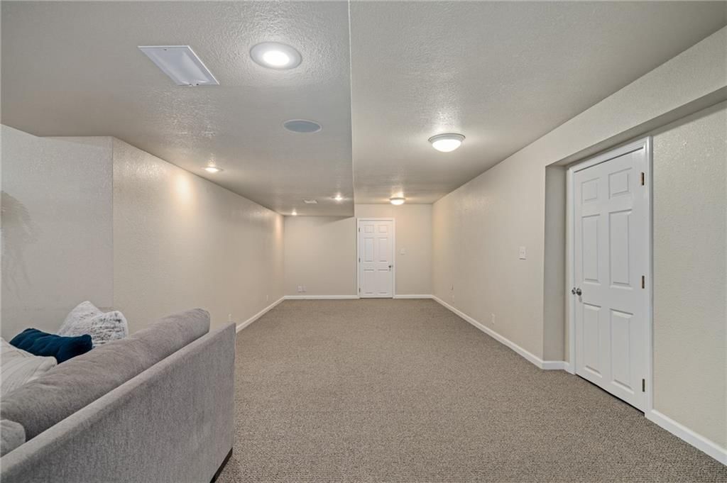 11721 Hemlock Street — photo 39