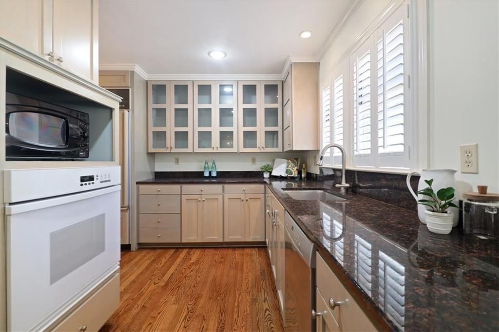 2711 W 67th Terrace — photo 9