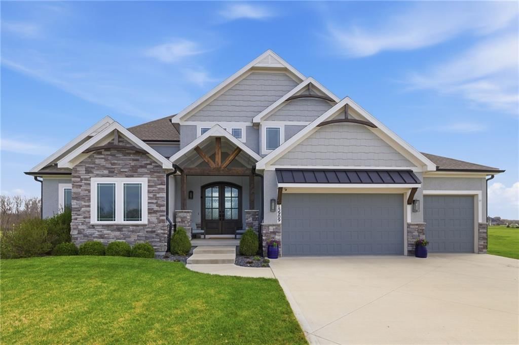 15909 Corbin Court, Pleasant Hill, MO