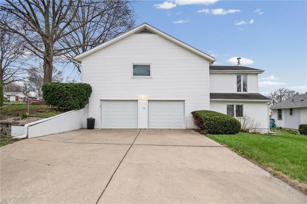 3300 S Hawthorne Avenue — photo 33
