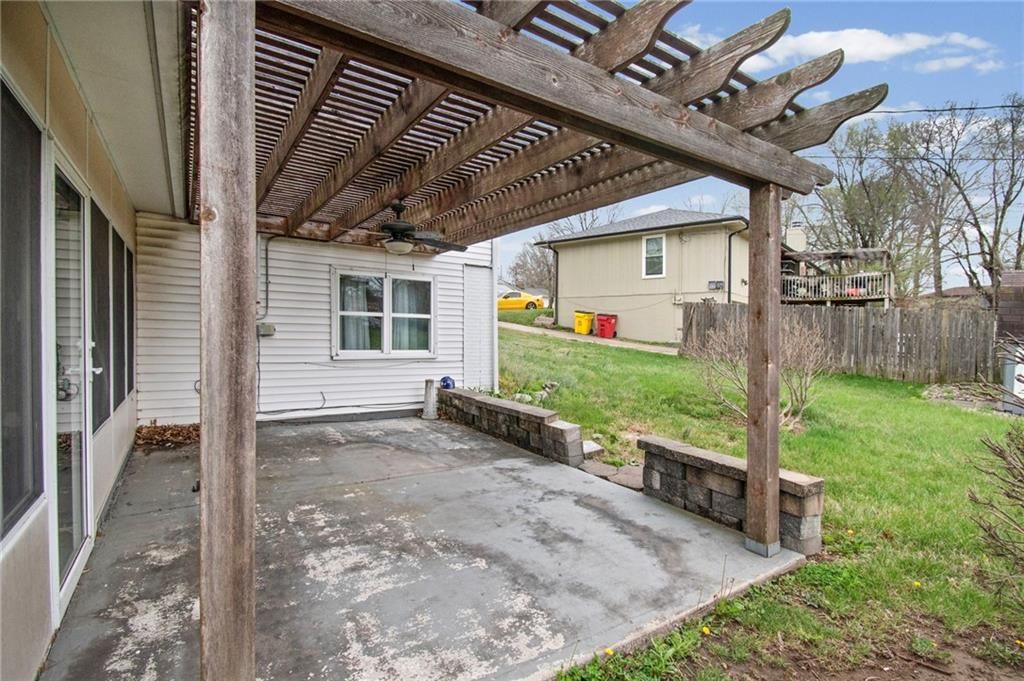 3300 S Hawthorne Avenue — photo 36