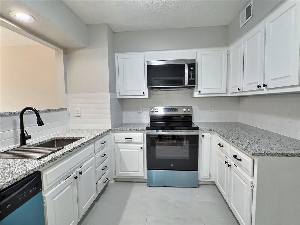 6529 Halsey Street — photo 3