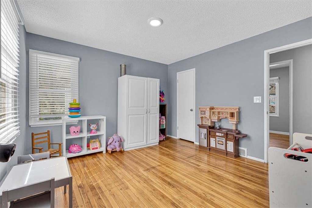 4307 Lister Avenue — photo 9