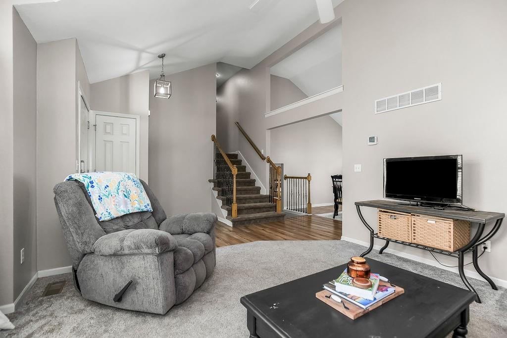 10912 N Manchester Avenue — photo 3