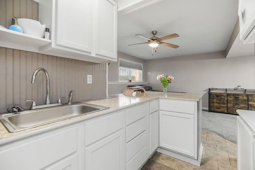 10912 N Manchester Avenue — photo 27
