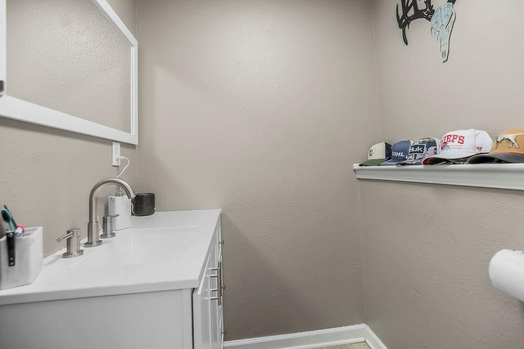 10912 N Manchester Avenue — photo 28