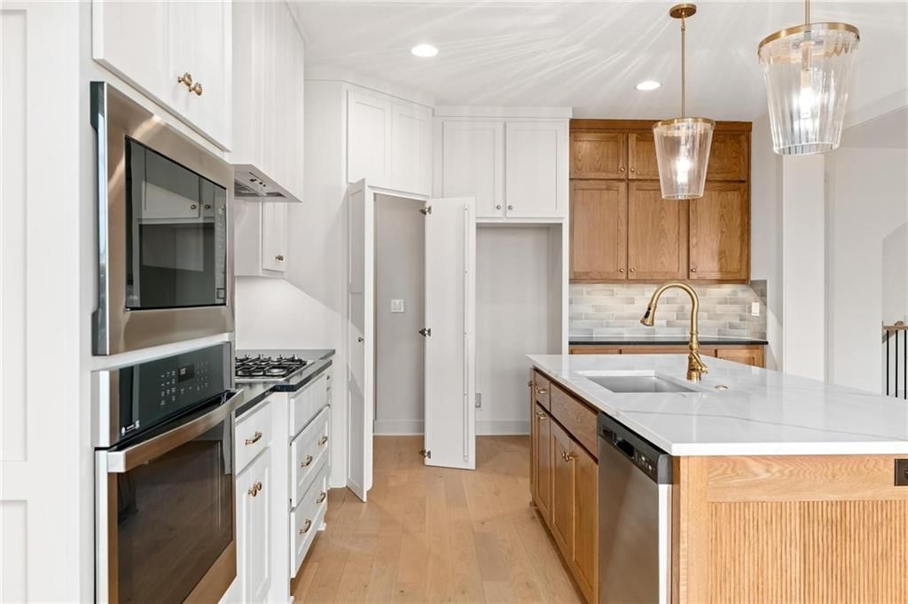 16701 Parkhill Street — photo 8