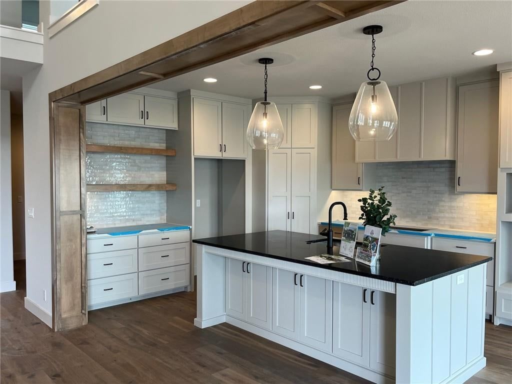 16701 Parkhill Street, Overland Park, KS: listing photo 2