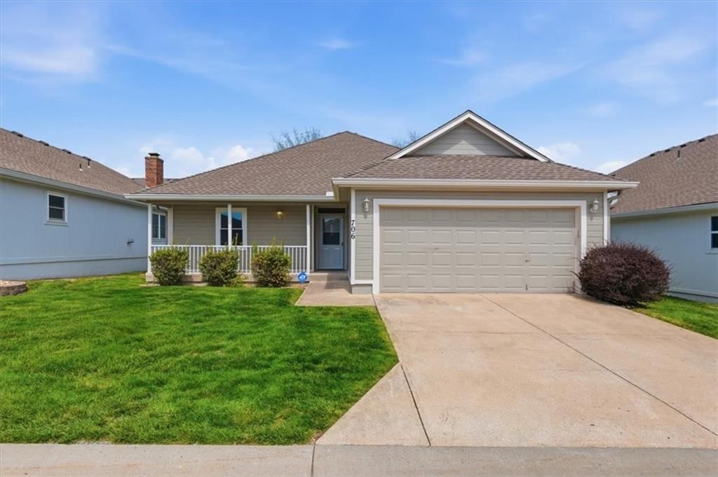 706 E SATURN Drive, Raymore, MO