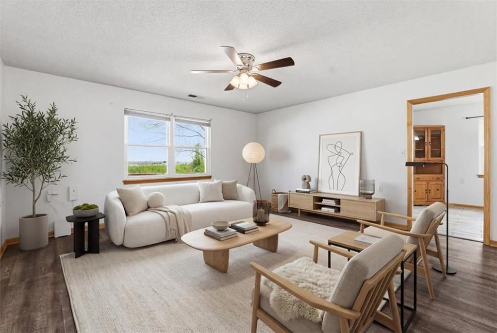 706 E SATURN Drive — photo 3