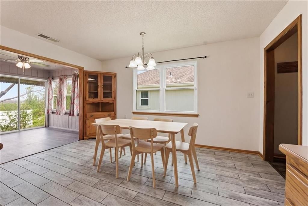 706 E SATURN Drive — photo 5