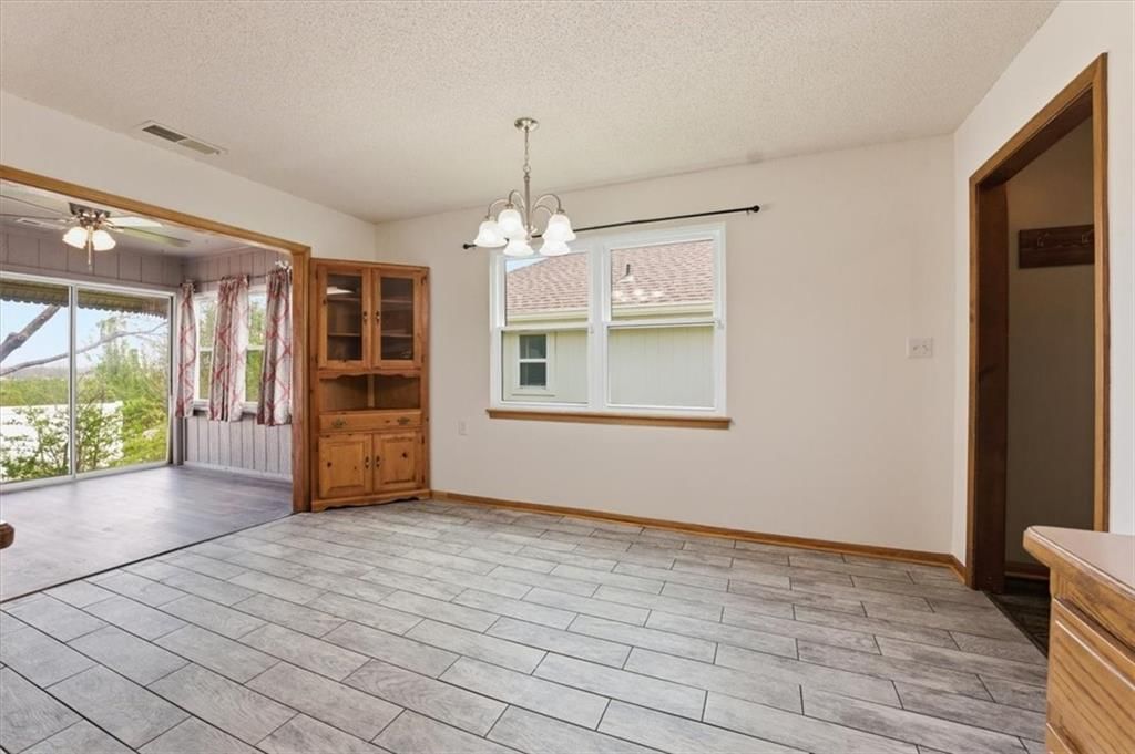 706 E SATURN Drive — photo 6