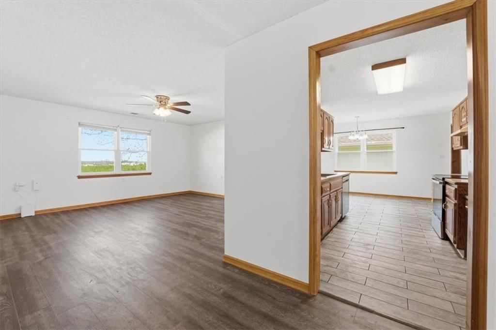 706 E SATURN Drive — photo 15