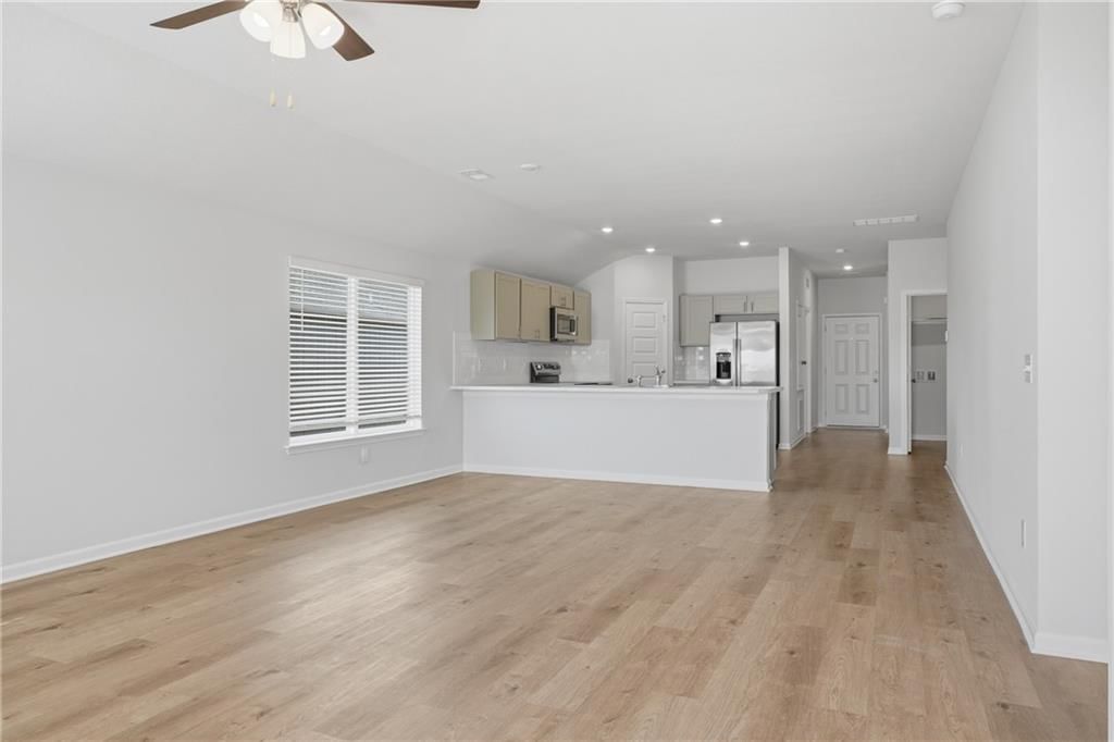 2784 Woodfield Drive — photo 4