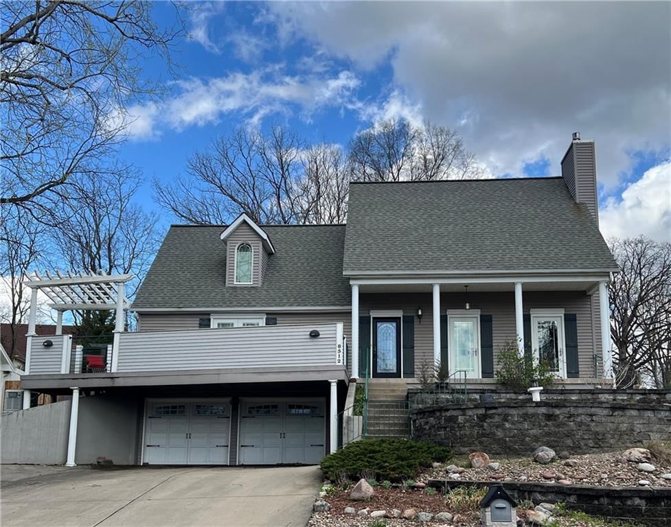 8512 NW 62nd Street, Parkville, MO
