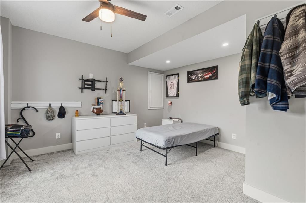 10015 N Richmond Avenue — photo 37