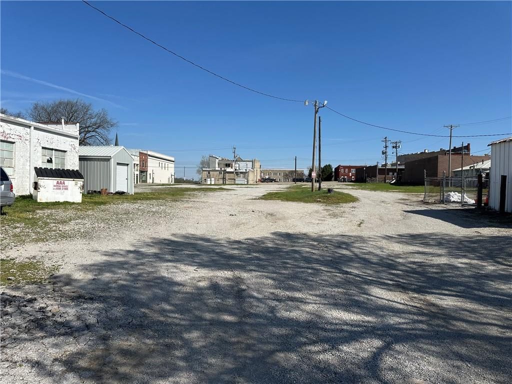 211 W Franklin Street — photo 3
