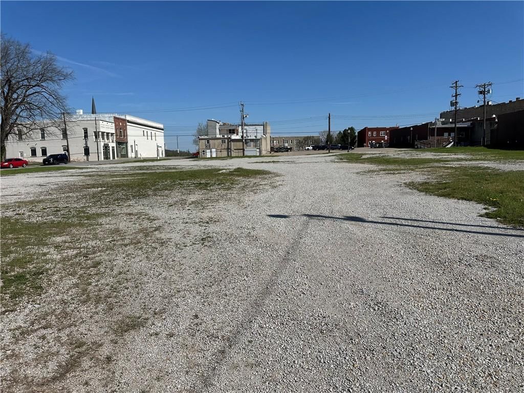 211 W Franklin Street — photo 4