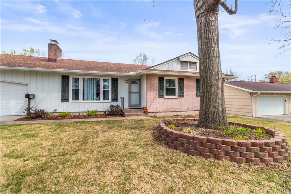 9804 E 79th Terrace — photo 2